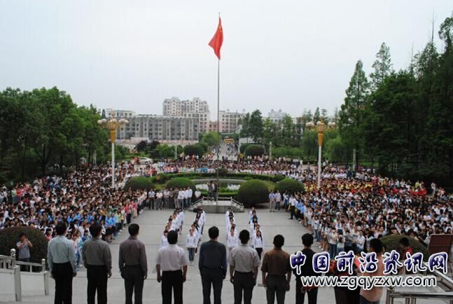 潢川高中举行2015届毕业典礼.JPG